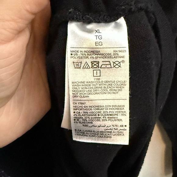 {Old Navy}-Size: Maternity XL-Black V-Neck Women's Top - Picture 4 of 4